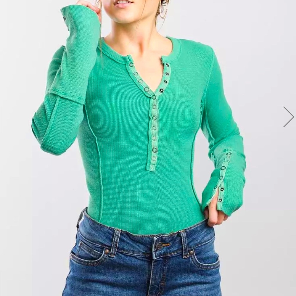 We the free, from three people large, thermal top with snap buttons
